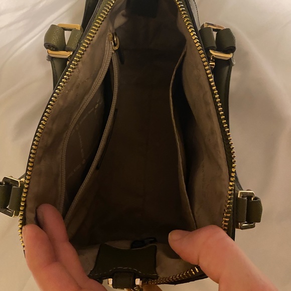 Army green Michael Korea crossbody bag. - Picture 4 of 4